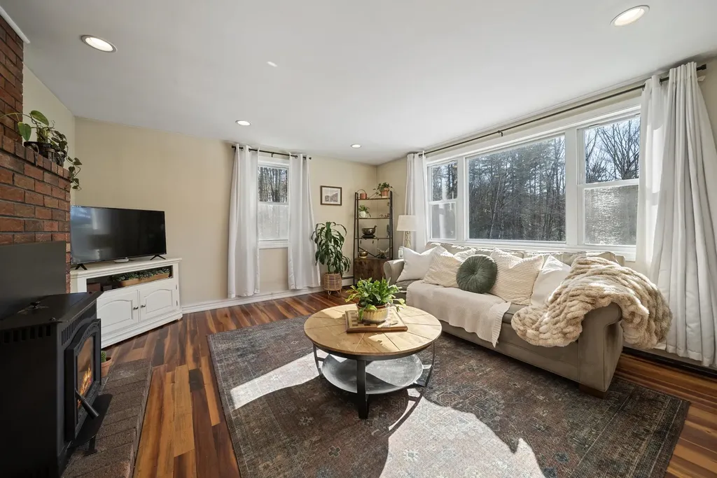 8 Chongor Drive Newton NH 03858