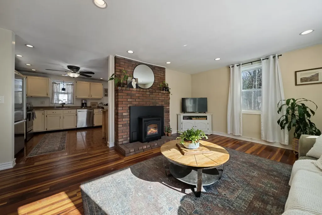 8 Chongor Drive Newton NH 03858