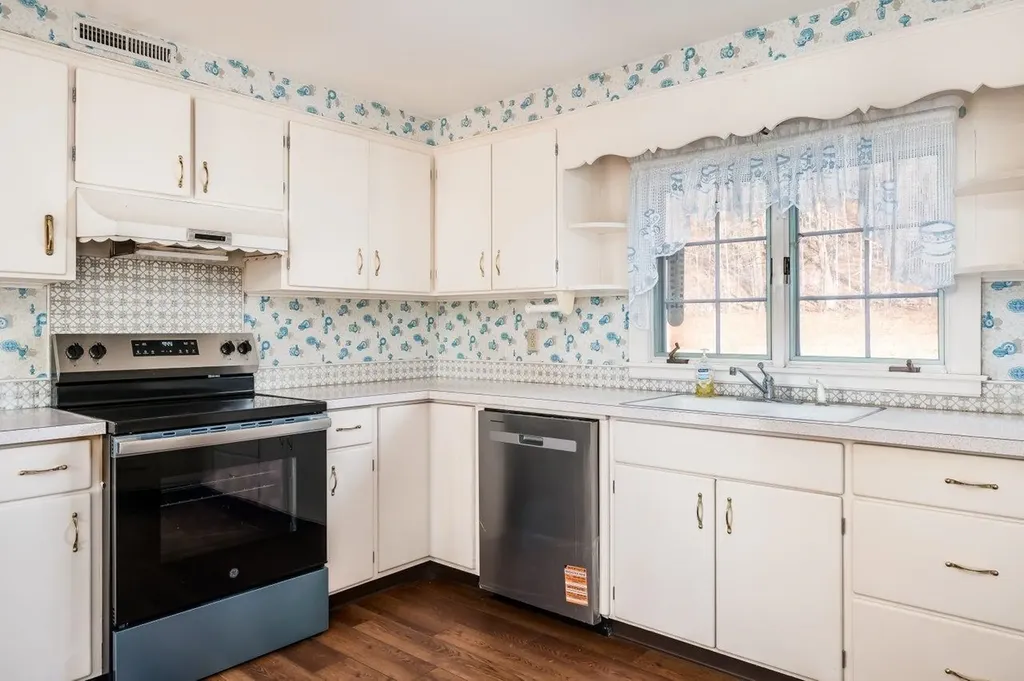 45 Weare Road Hampton Falls NH 03844