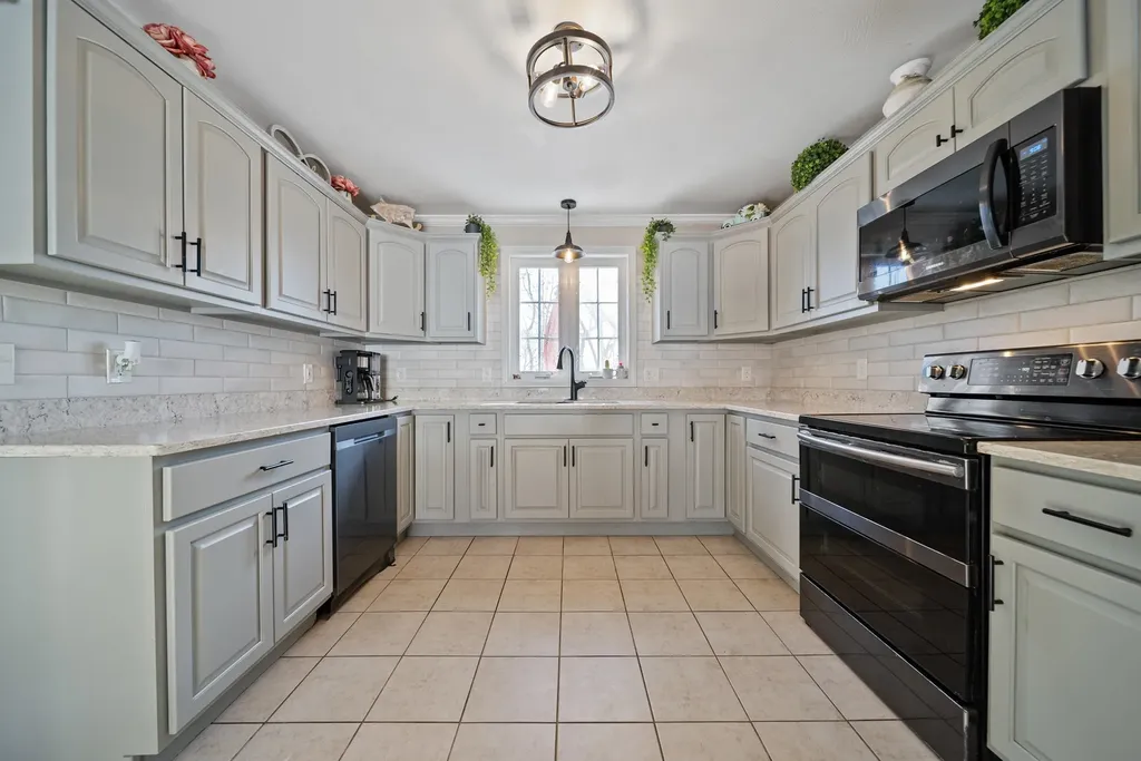 7 Lincoln Lane Chester NH 03036