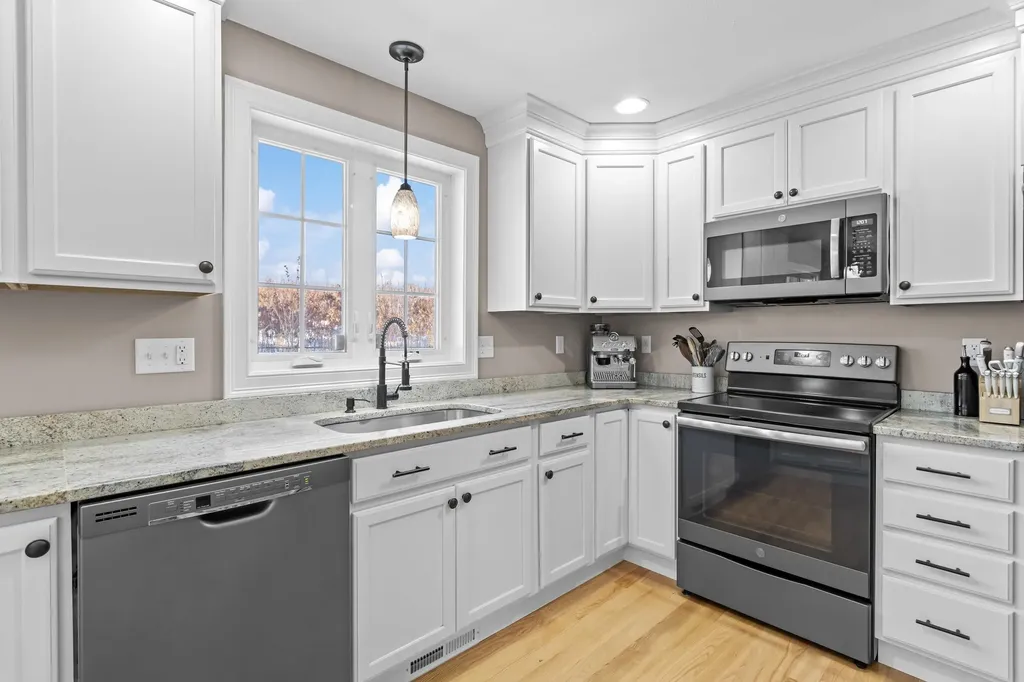 63 Hardy Road Londonderry NH 03053