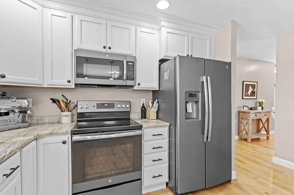 63 Hardy Road Londonderry NH 03053