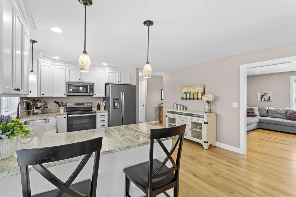 63 Hardy Road Londonderry NH 03053