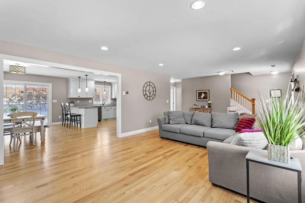 63 Hardy Road Londonderry NH 03053