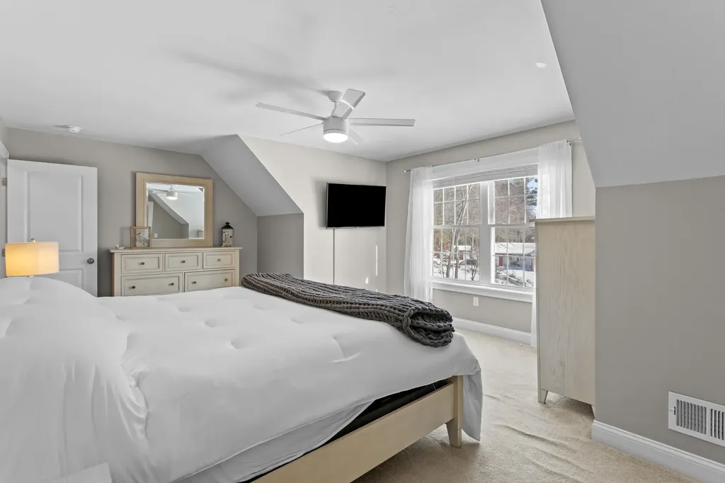 63 Hardy Road Londonderry NH 03053