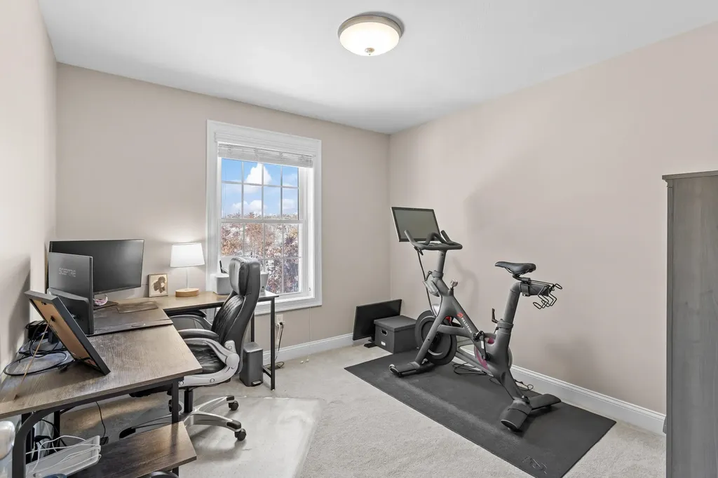 63 Hardy Road Londonderry NH 03053