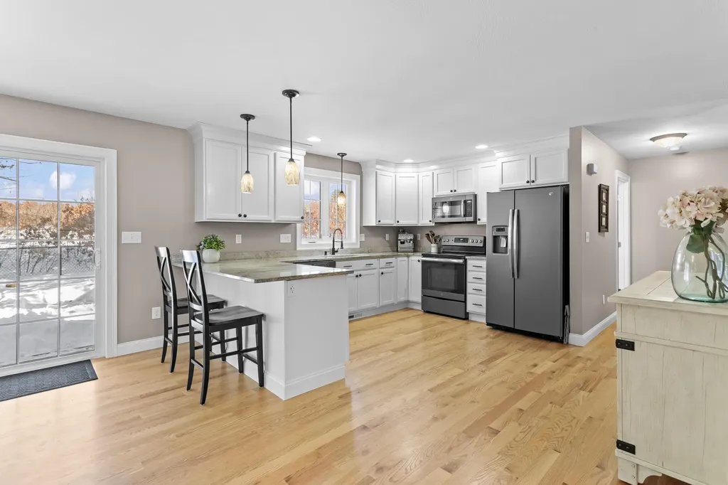 63 Hardy Road Londonderry NH 03053