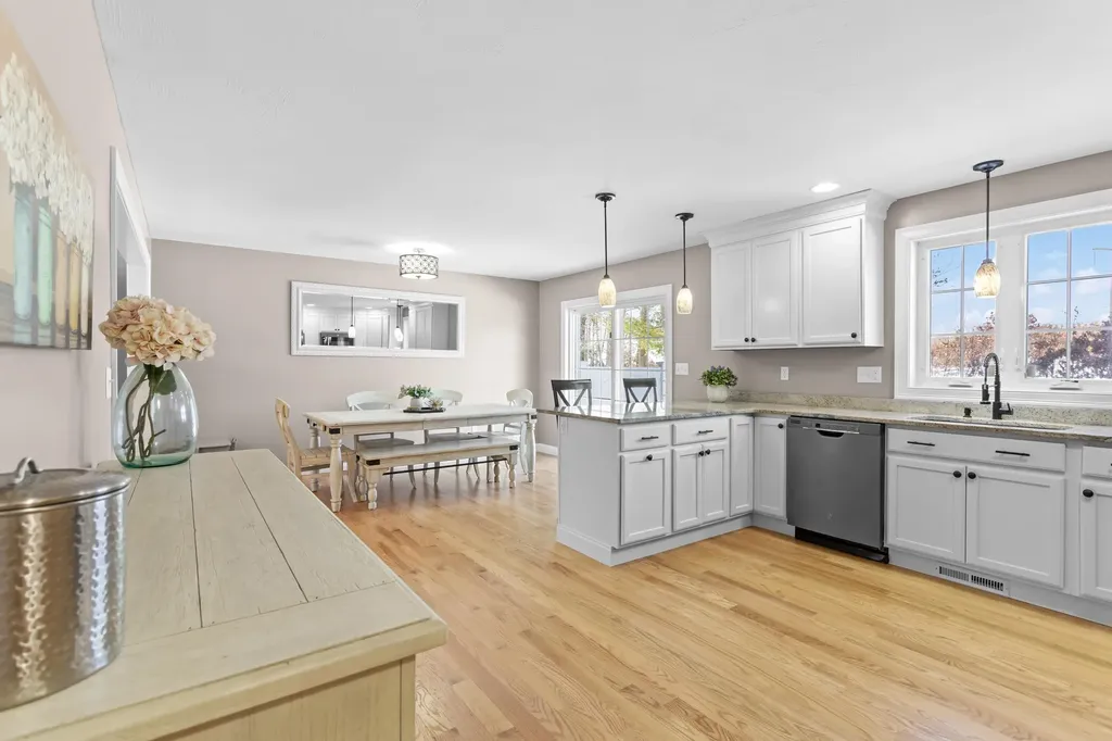 63 Hardy Road Londonderry NH 03053