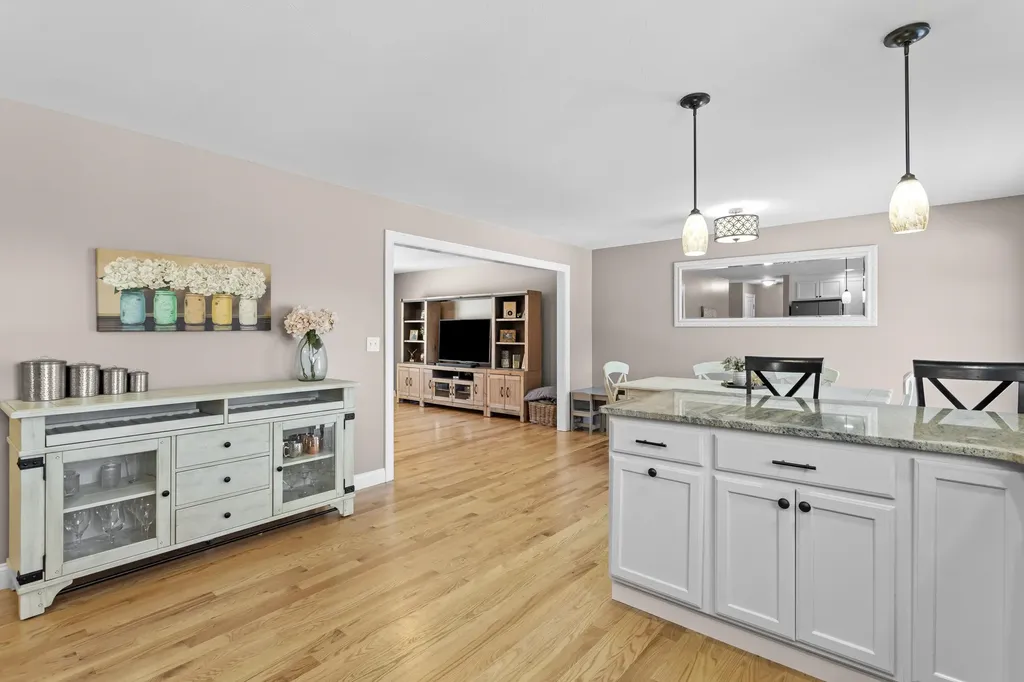 63 Hardy Road Londonderry NH 03053