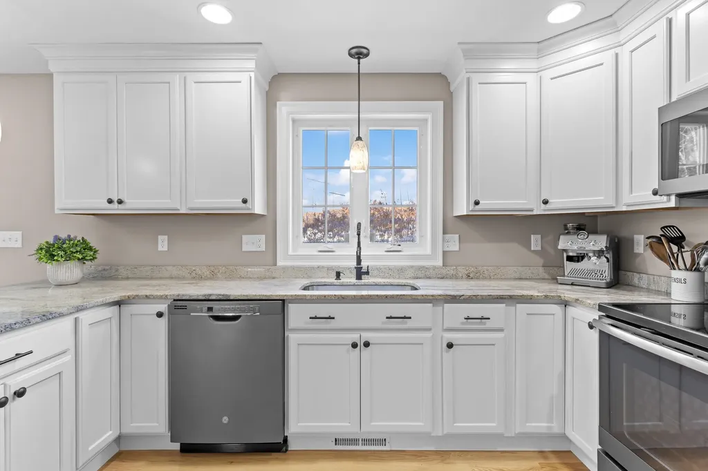 63 Hardy Road Londonderry NH 03053