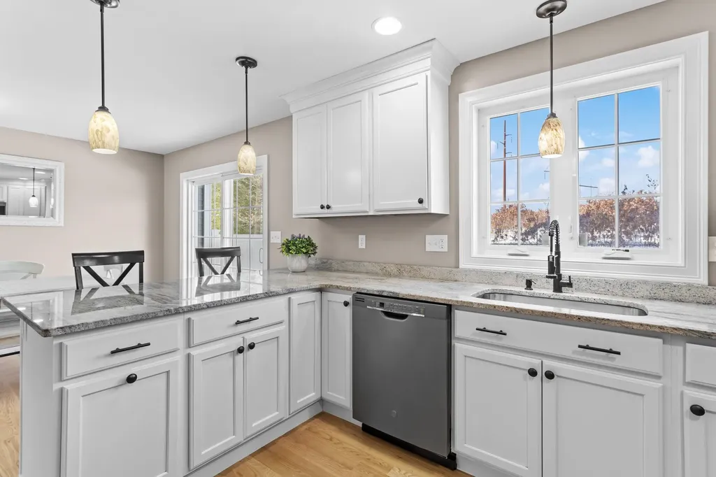 63 Hardy Road Londonderry NH 03053