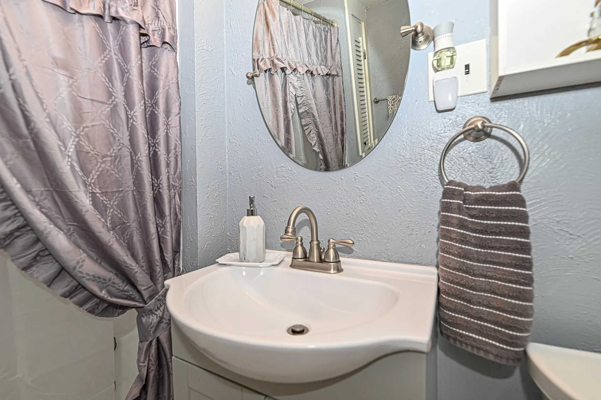 1 Thompson Road Nashua NH 03060