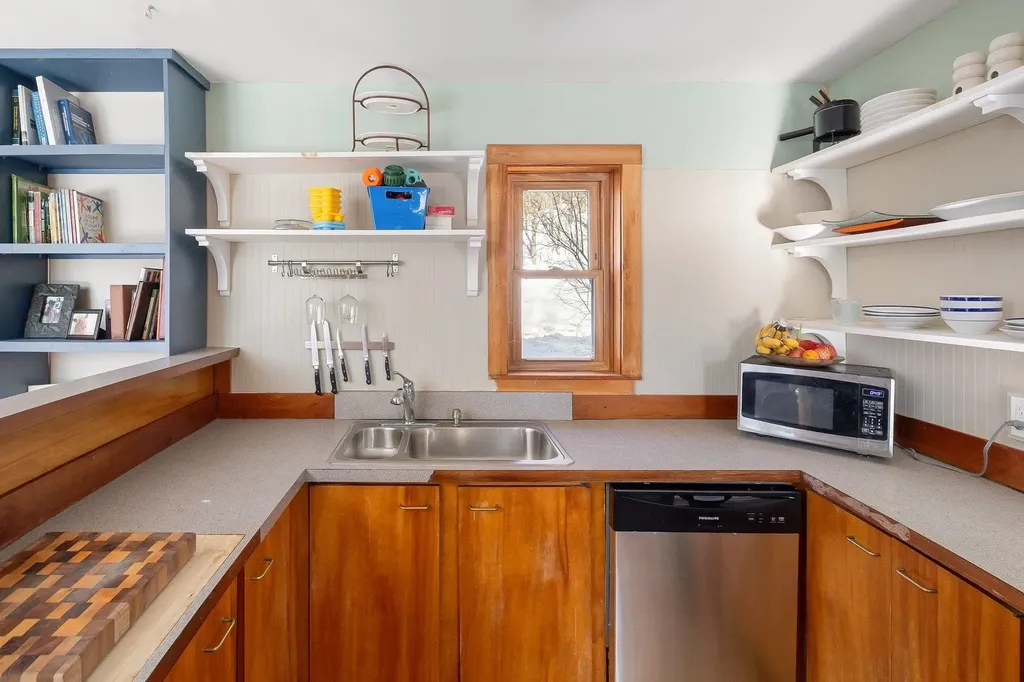 84 Old Mansfield Road Fayston VT 05673