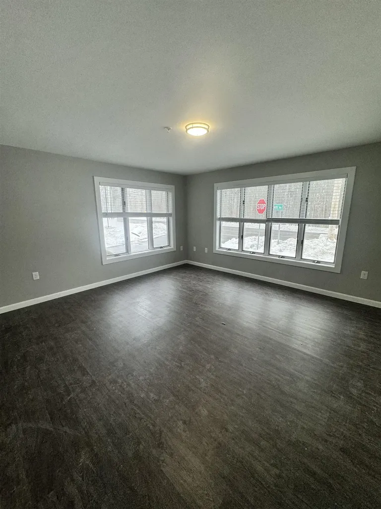 9 Monarch Way Portsmouth NH 03801