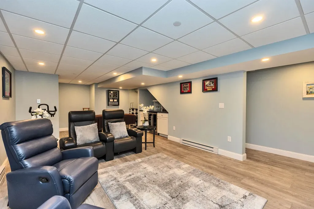 1C Pat's Way Hollis NH 03049