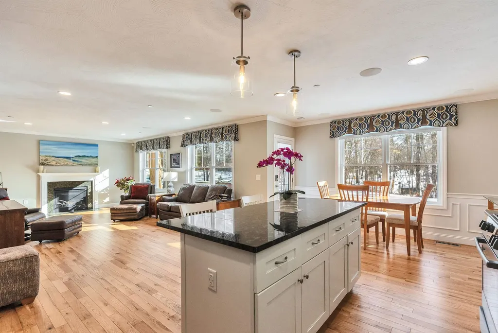 1C Pat's Way Hollis NH 03049