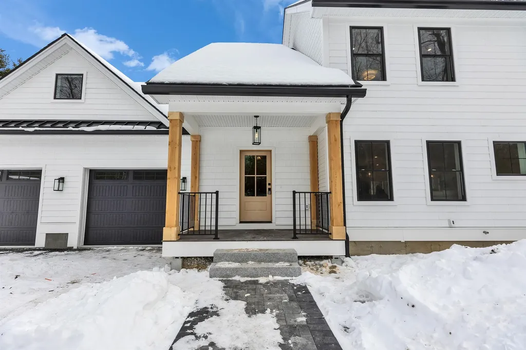 27 Beaver Lane Bedford NH 03110