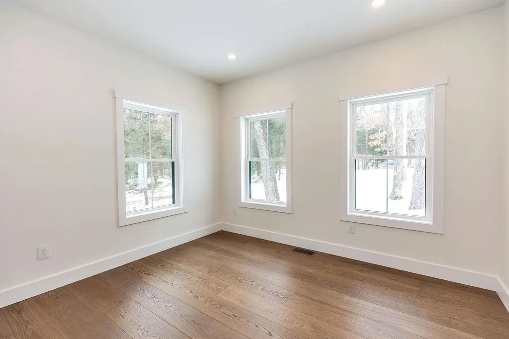 27 Beaver Lane Bedford NH 03110