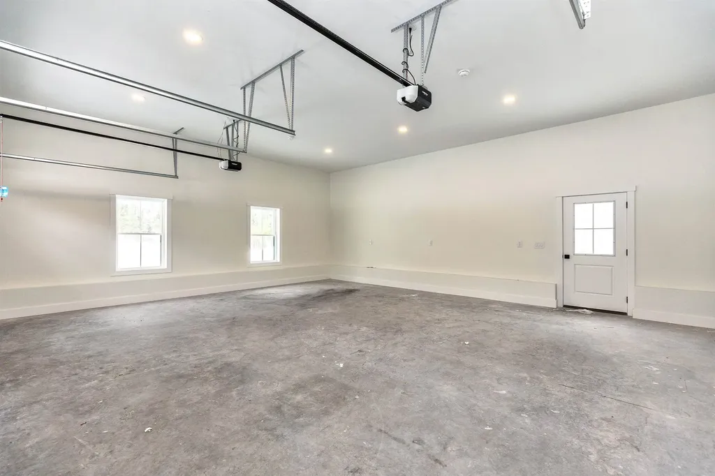 27 Beaver Lane Bedford NH 03110