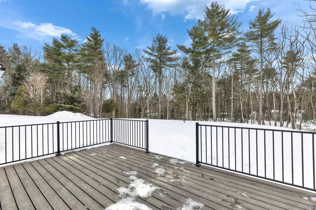 27 Beaver Lane Bedford NH 03110