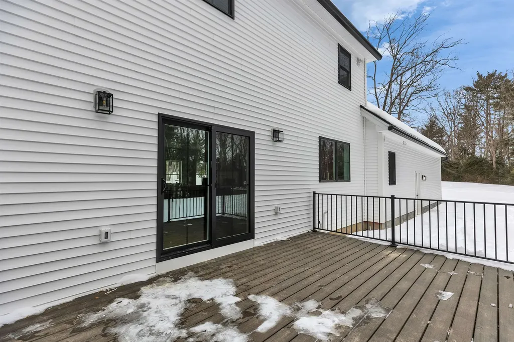 27 Beaver Lane Bedford NH 03110
