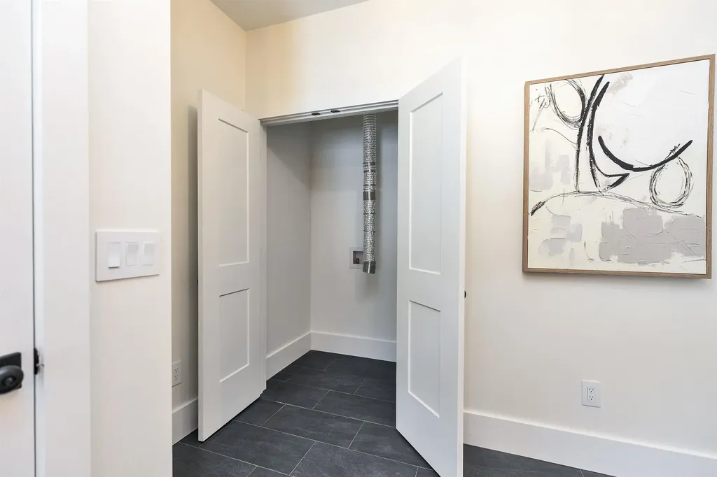 27 Beaver Lane Bedford NH 03110