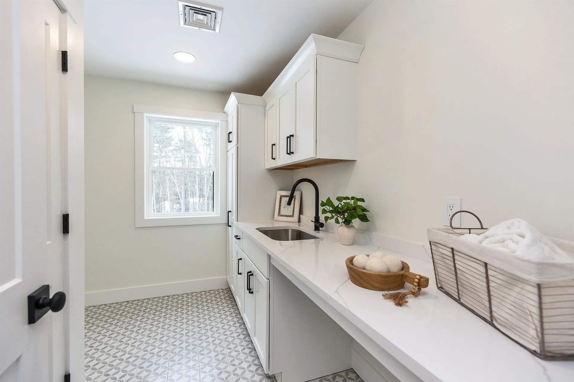 27 Beaver Lane Bedford NH 03110