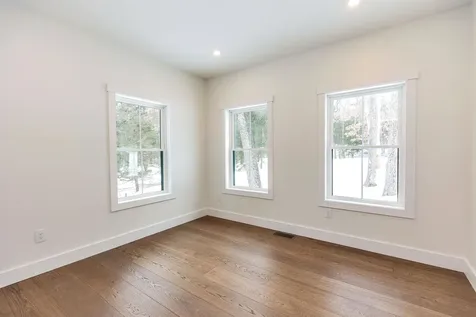 27 Beaver Lane Bedford NH 03110