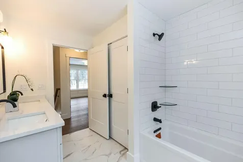 27 Beaver Lane Bedford NH 03110