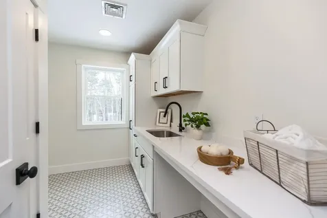 27 Beaver Lane Bedford NH 03110