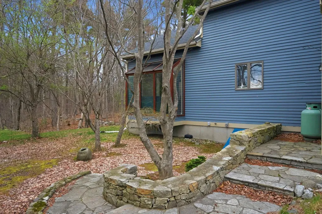 47 Drew Woods Drive Derry NH 03038