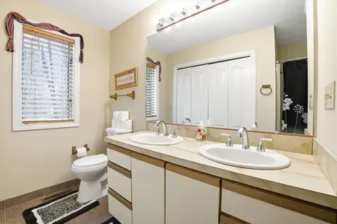 47 Drew Woods Drive Derry NH 03038