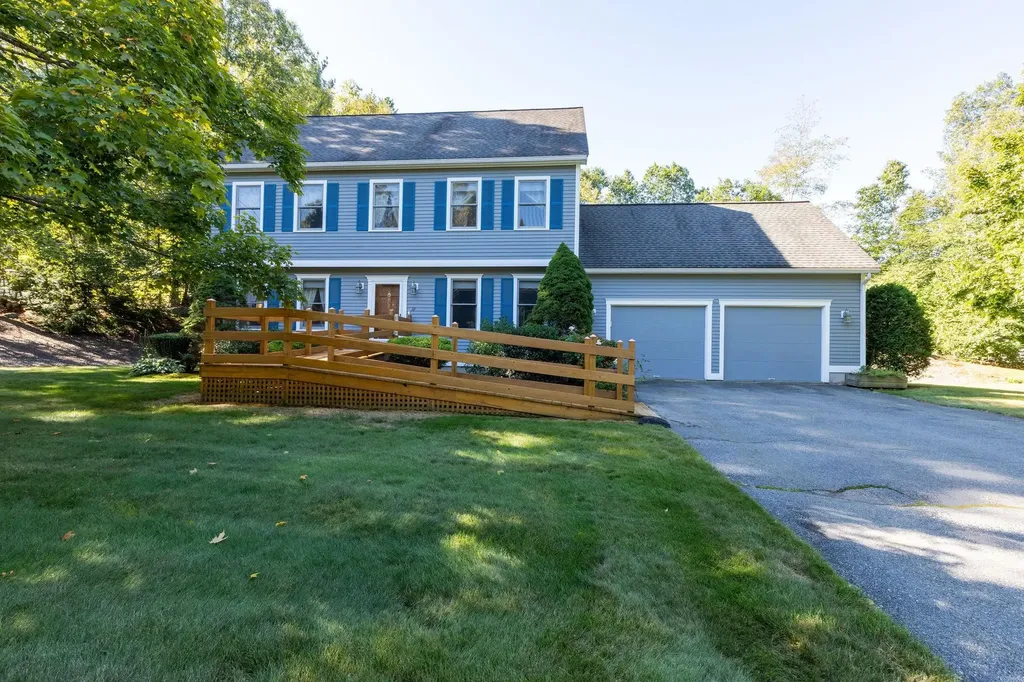 10 Lund Drive Hudson NH 03051
