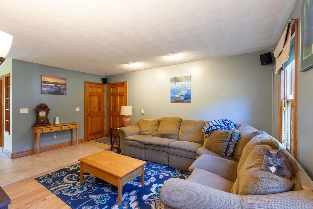 10 Lund Drive Hudson NH 03051