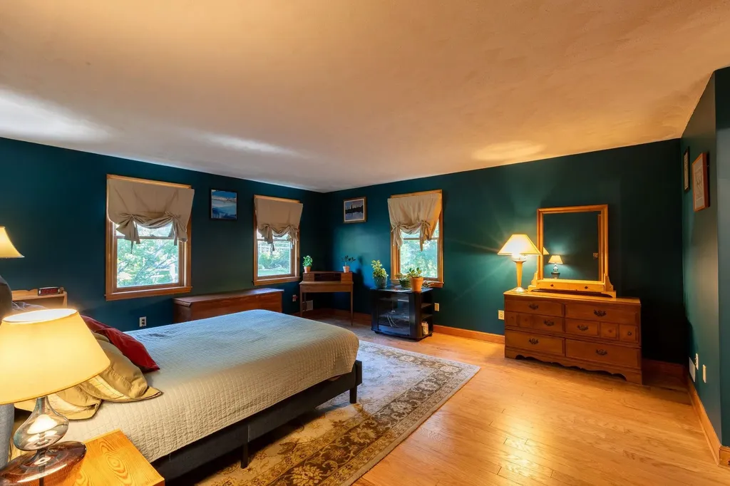 10 Lund Drive Hudson NH 03051