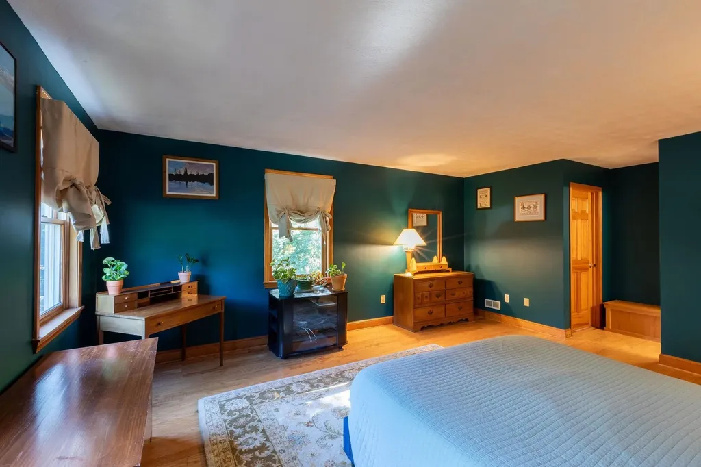 10 Lund Drive Hudson NH 03051