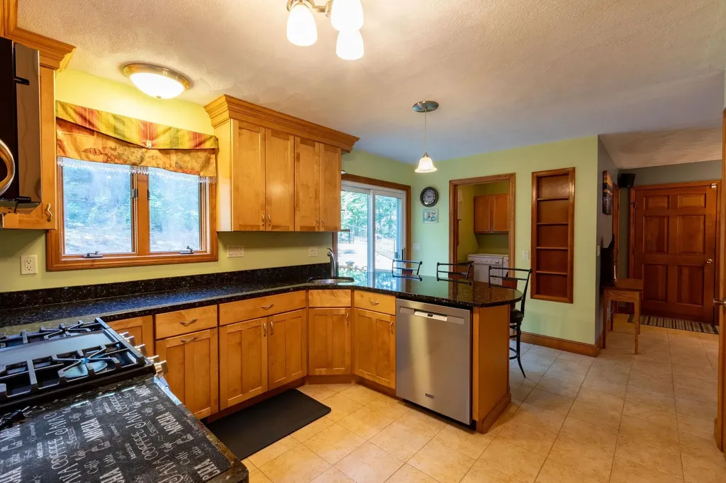 10 Lund Drive Hudson NH 03051