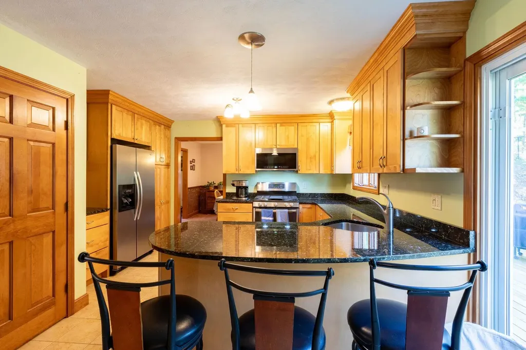 10 Lund Drive Hudson NH 03051