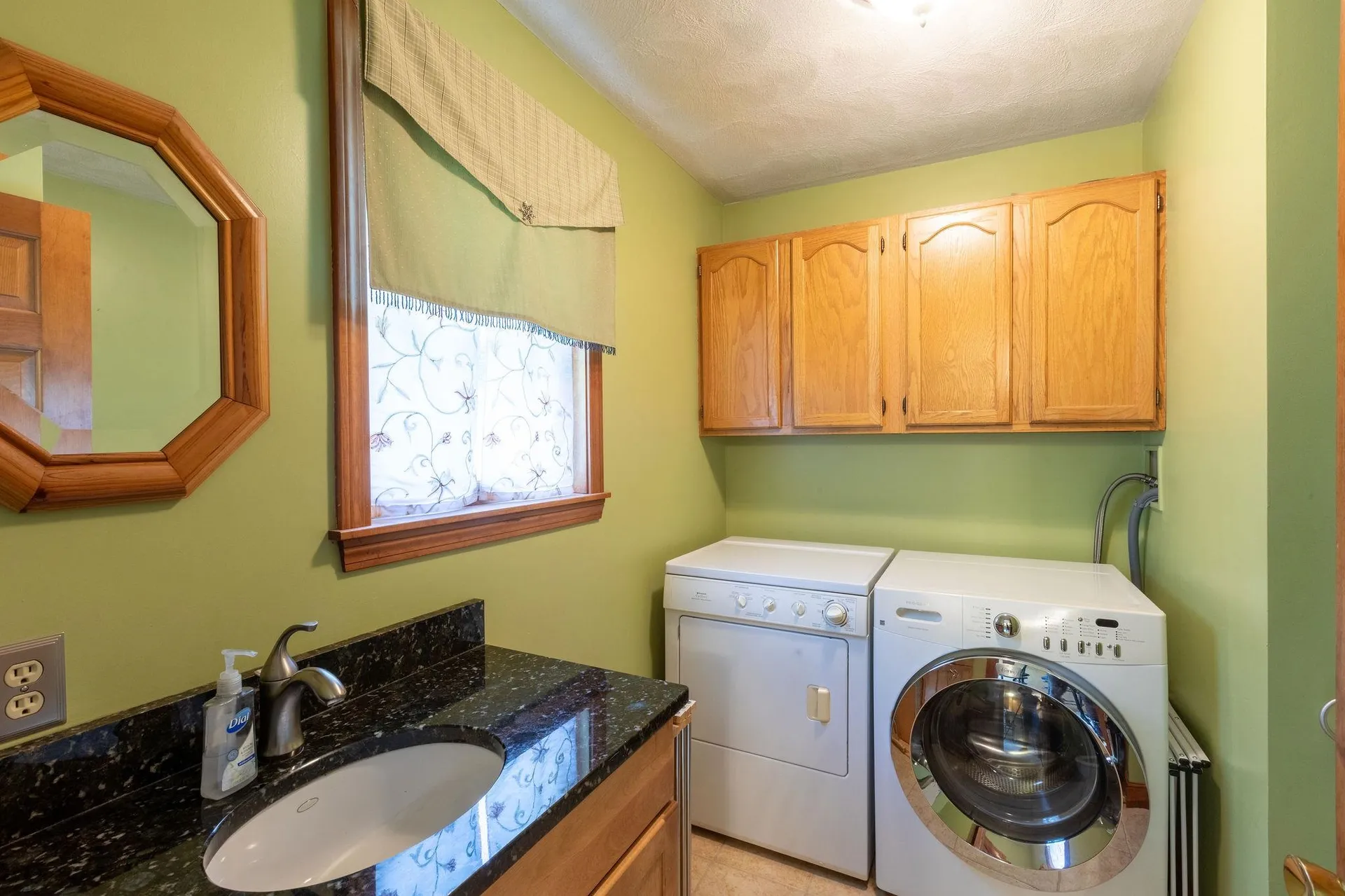 10 Lund Drive Hudson NH 03051