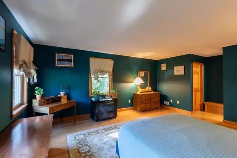 10 Lund Drive Hudson NH 03051