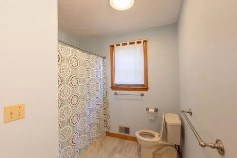 10 Lund Drive Hudson NH 03051