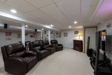10 Lund Drive Hudson NH 03051