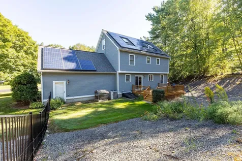 10 Lund Drive Hudson NH 03051
