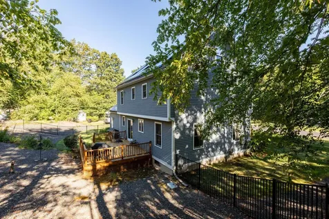 10 Lund Drive Hudson NH 03051