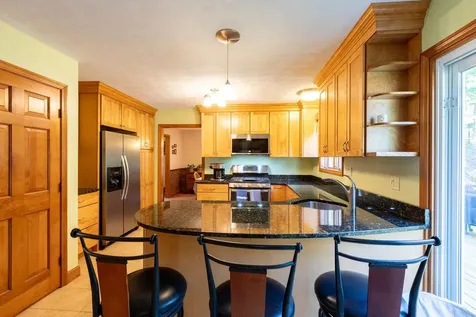10 Lund Drive Hudson NH 03051