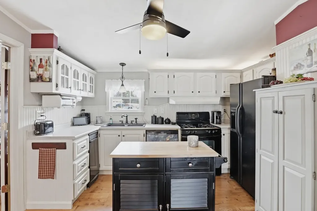 4 Rosemary Street Salem NH 03079