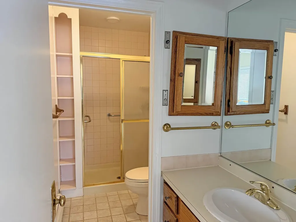 16 Robin Way Brattleboro VT 05301