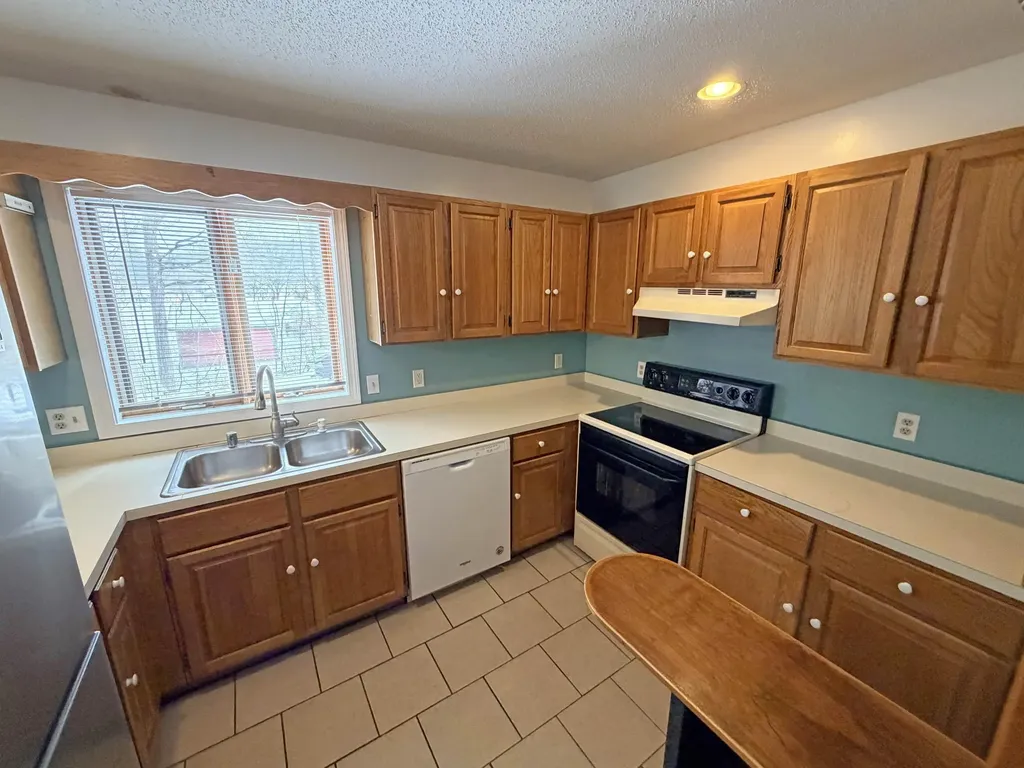 16 Robin Way Brattleboro VT 05301