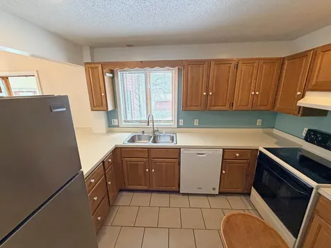 16 Robin Way Brattleboro VT 05301