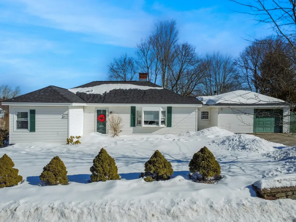 7 Benning Street Salem NH 03079